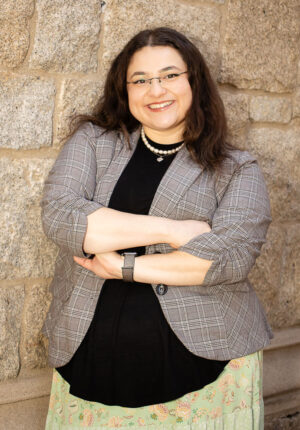 Ana Manzanares profile picture with her arms crossed.
